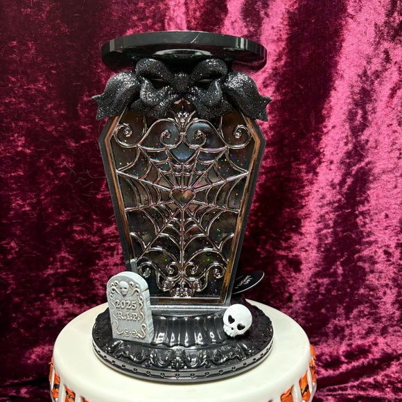 Bath & Body Works 2025 Light Up Glitter Coffin Waterglobe 3 Wick Candle Holder - Picture 2 of 12